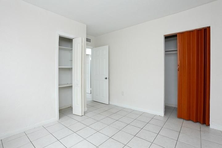 2350 NE 173rd St, North Miami Beach, FL 33160