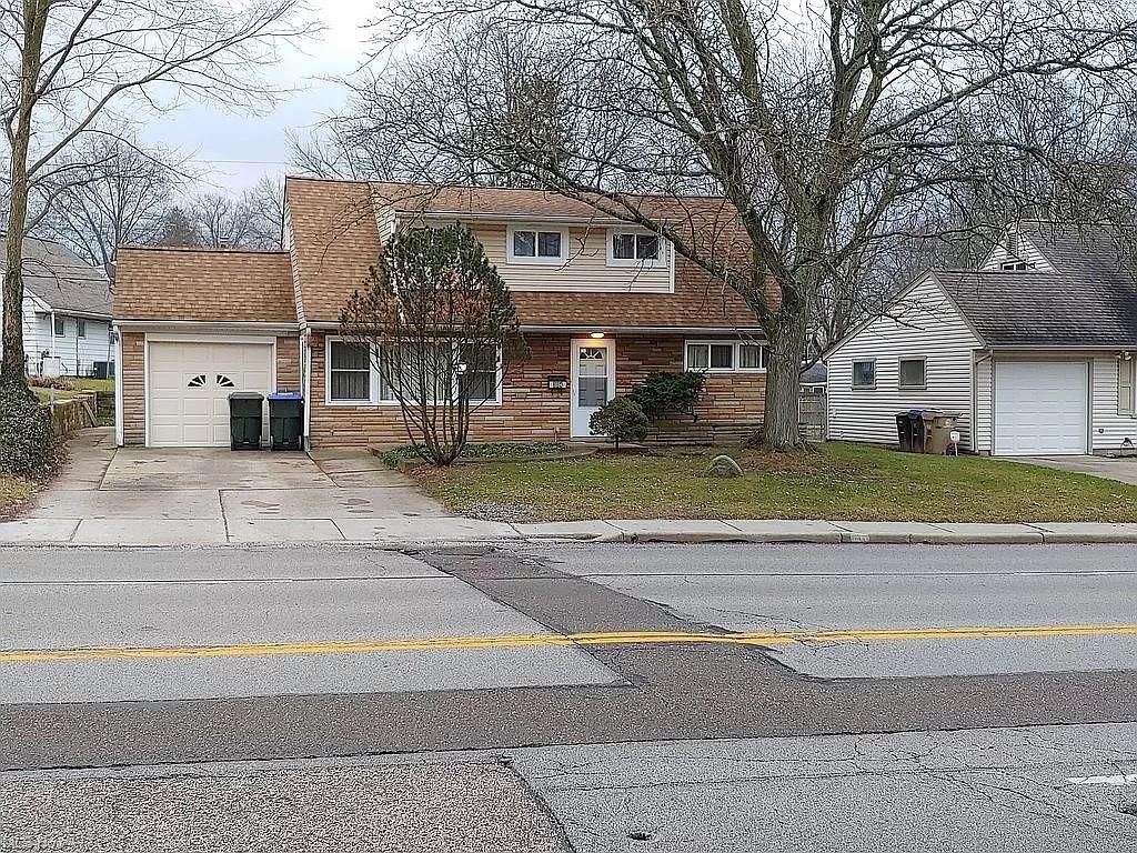 304 Graham Rd, Cuyahoga Falls, OH 44223 2 Bed, 2 Bath SingleFamily