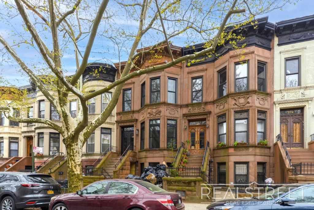 922 Lincoln Pl #2, Brooklyn, NY 11213