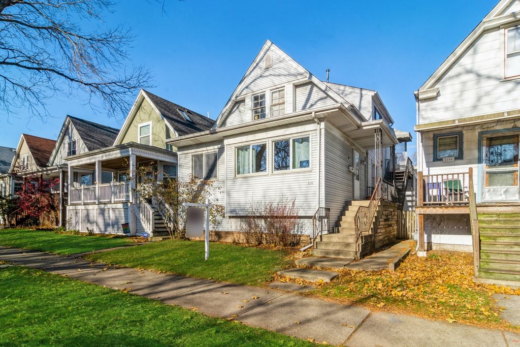 2106 W Berwyn Ave, Chicago, IL 60625
