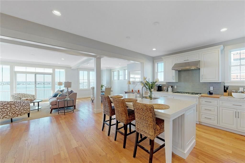 183 Leeshore Ln, Tiverton, RI 02878