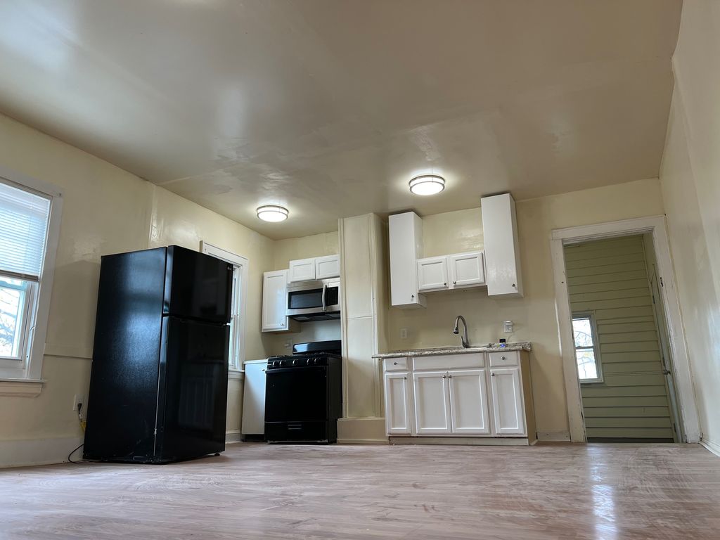 65 Drake St, Waterbury, CT 06704
