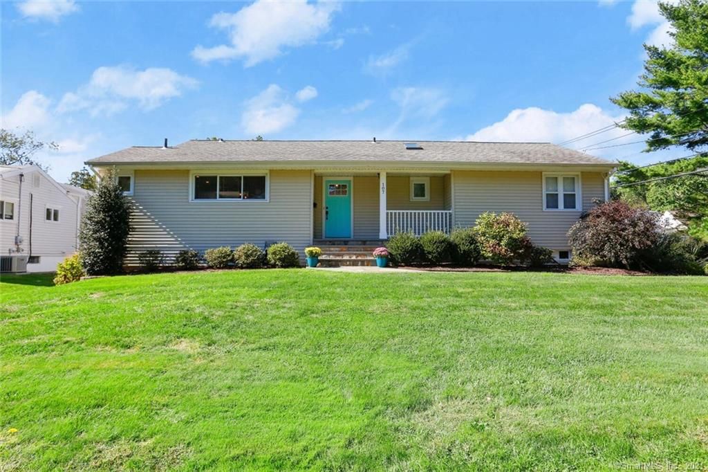 107 Bennett St, Fairfield, CT 06825