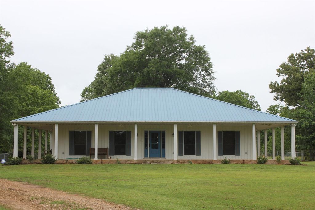 156 Tidwell Ln, Hooks, TX 75561