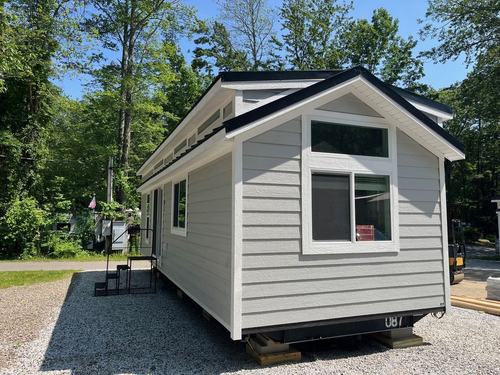 179 Saco Ave #L77, Old Orchard Beach, ME 04064