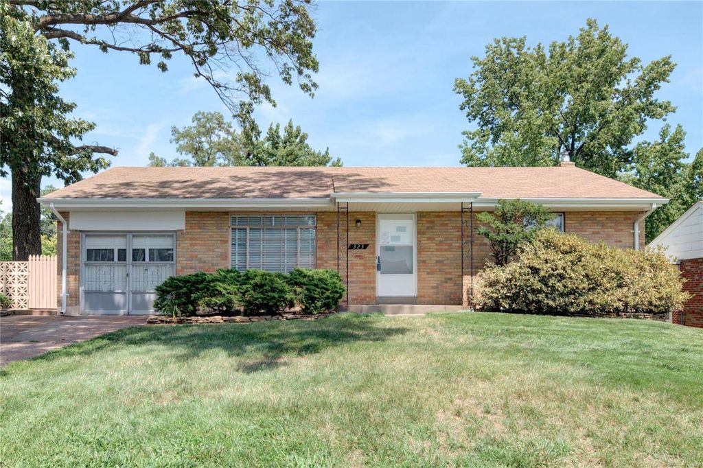 323 Hasting Ln, Saint Louis, MO 63121