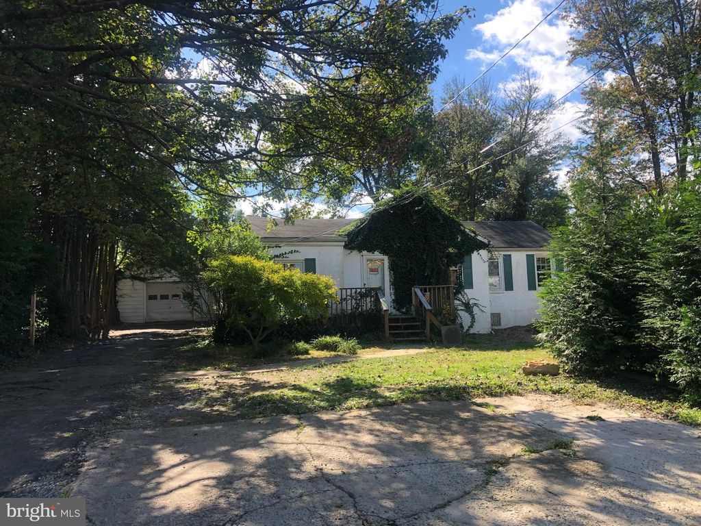 7004 Garrett Rd, Derwood, MD 20855