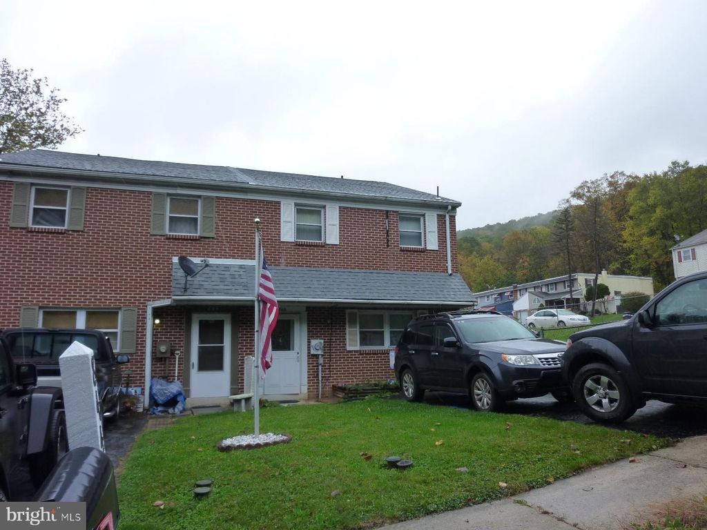 846 Beaver Ln, Reading, PA 19606