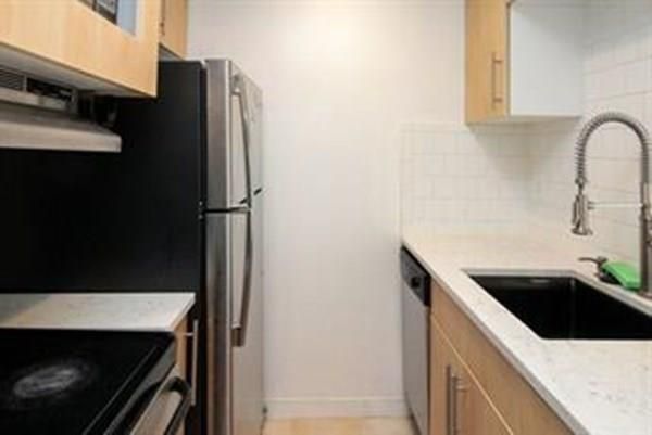 133 Commander Shea Blvd #801, Quincy, MA 02171