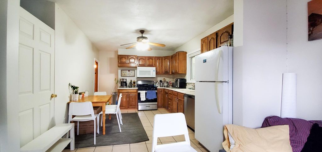 469 Windsor St #1, Cambridge, MA 02141