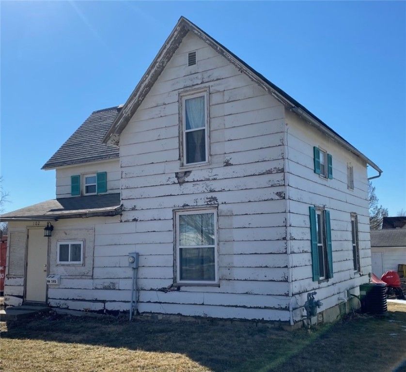 102 NW 3rd St, Greenfield, IA 50849