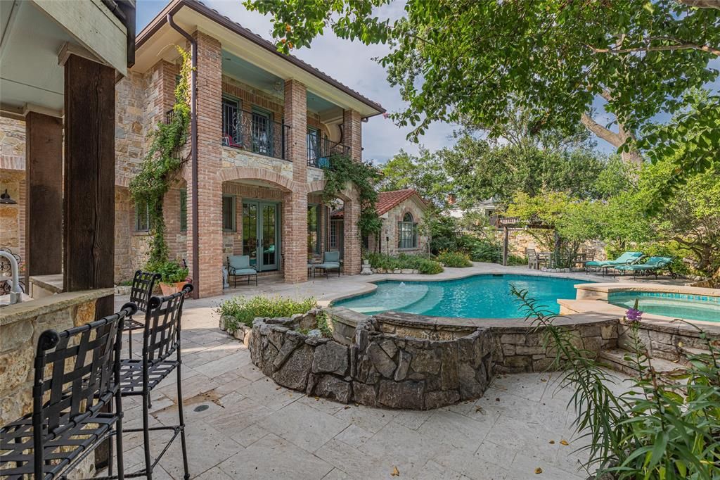 7130 Brookcove Ln, Dallas, TX 75214