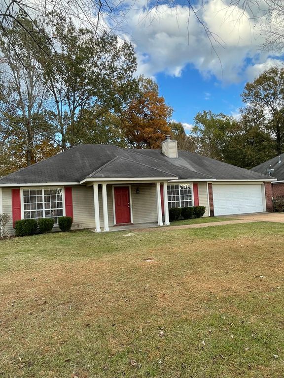 1244 Barnett Bend Dr, Brandon, MS 39047