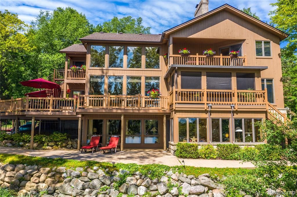 8910 Tipsico Lake Rd, Holly, MI 4 Bed, 5 Bath SingleFamily Home Trulia