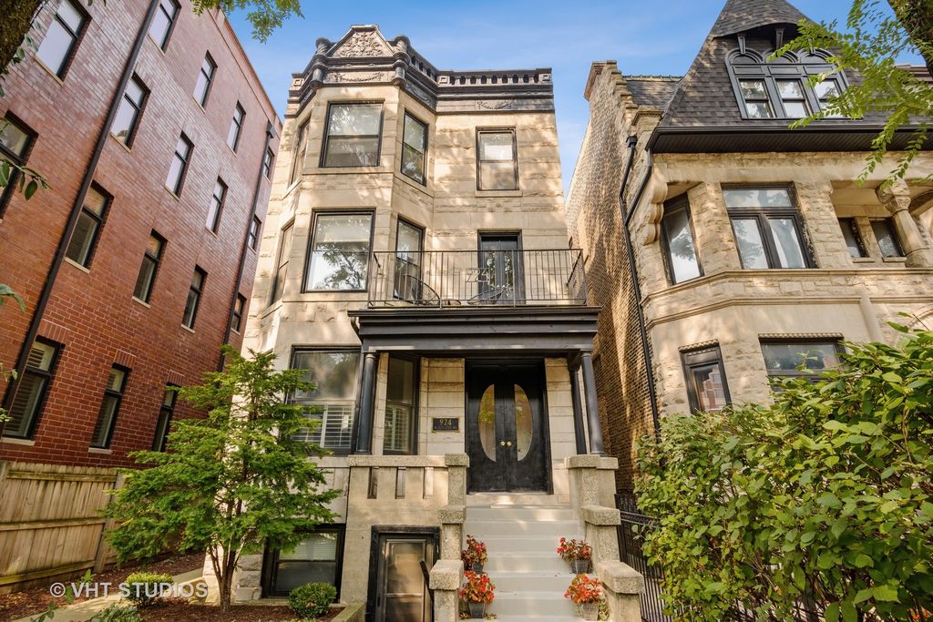 924 W Fullerton Ave #1, Chicago, IL 60614
