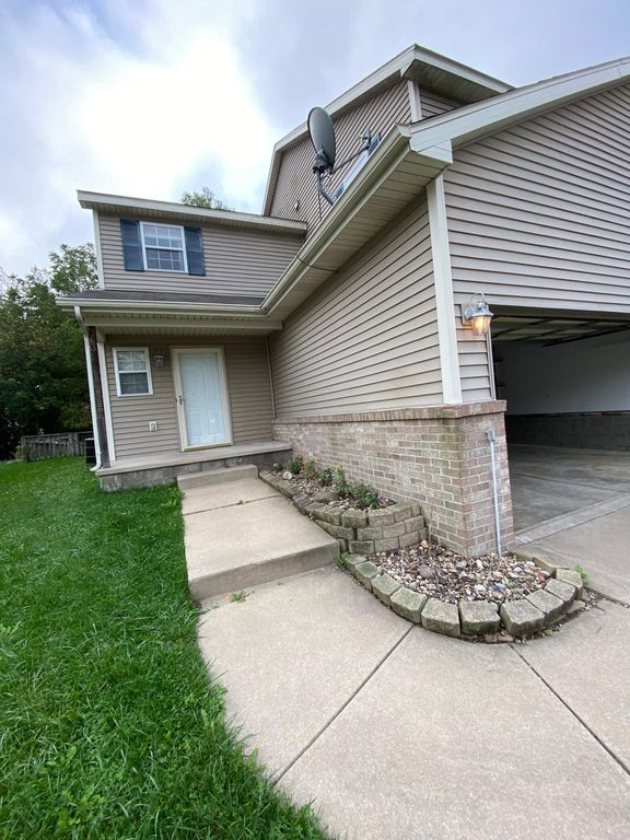363 Taylor Ln, Valparaiso, IN 46383