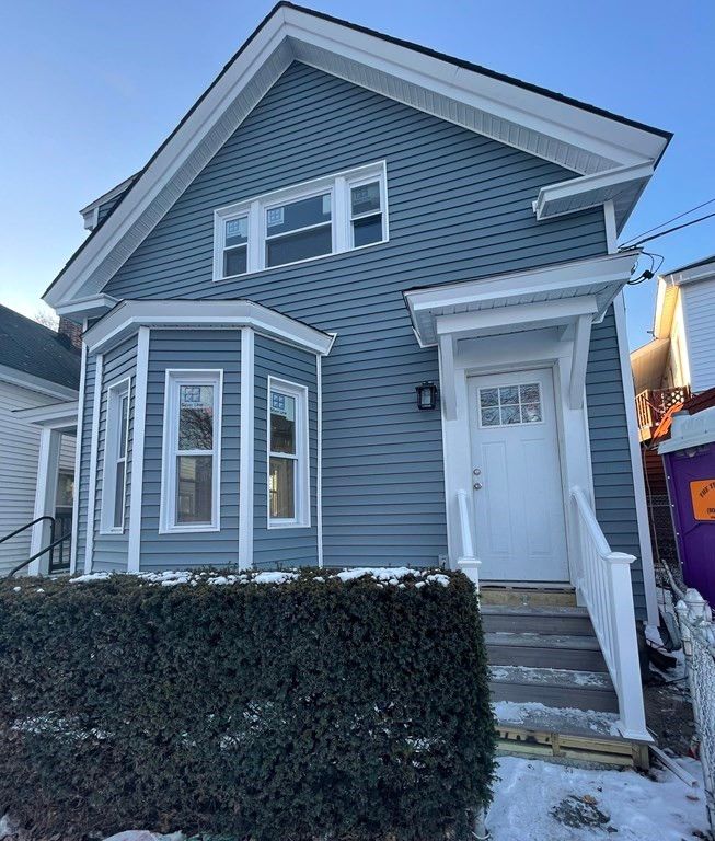 64 Jewett St, Lowell, MA 01850