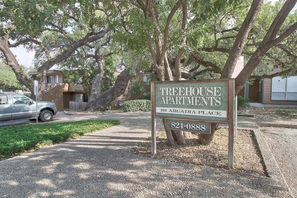 101 Arcadia Pl, San Antonio, TX 78209