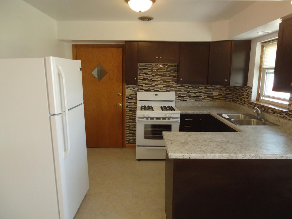 8858 N Wisner St #2N, Niles, IL 60714
