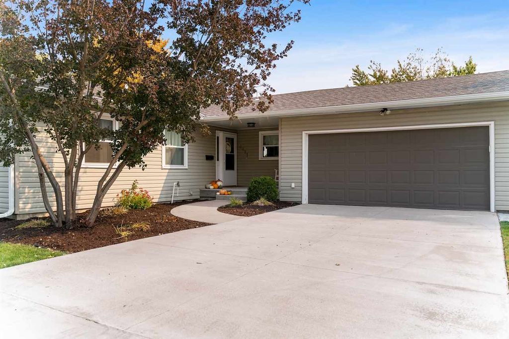 4411 F Ave, Kearney, NE 68847