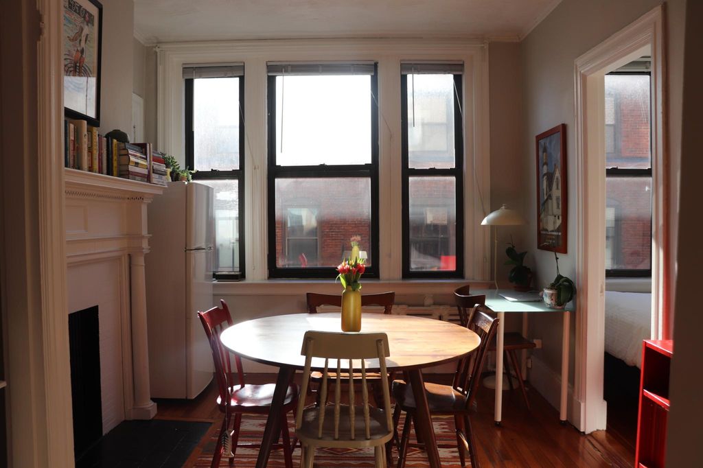 48 Jfk St #8, Cambridge, MA 02138
