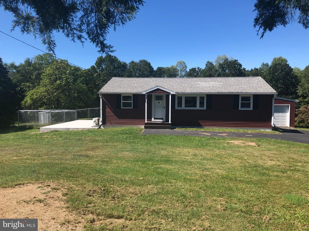 2627 Mountain Lake Rd, Hedgesville, WV 25427 3 Bed, 1 Bath Single
