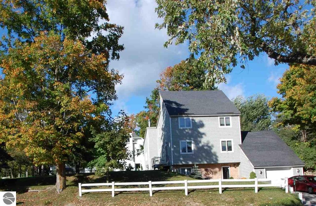 122 W 3rd St, Northport, MI 49670