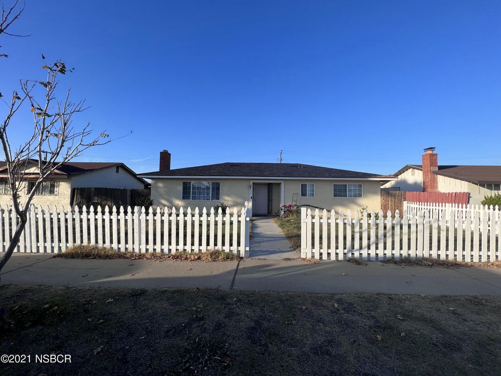 505 W Donovan Rd, Santa Maria, CA 93458