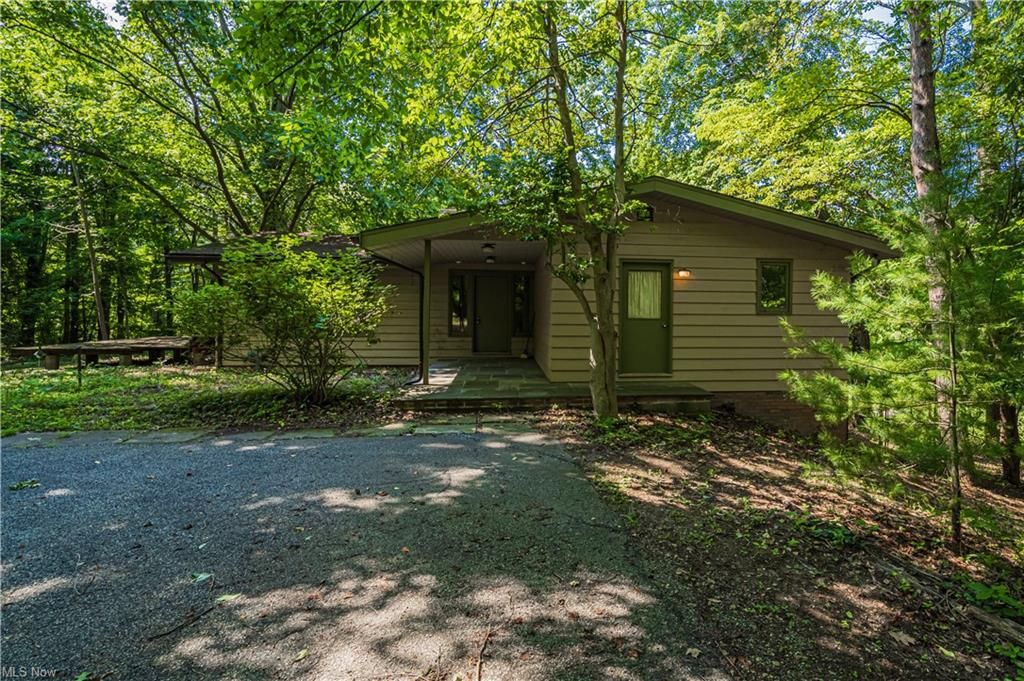 6484 Auburn Rd, Painesville, OH 44077