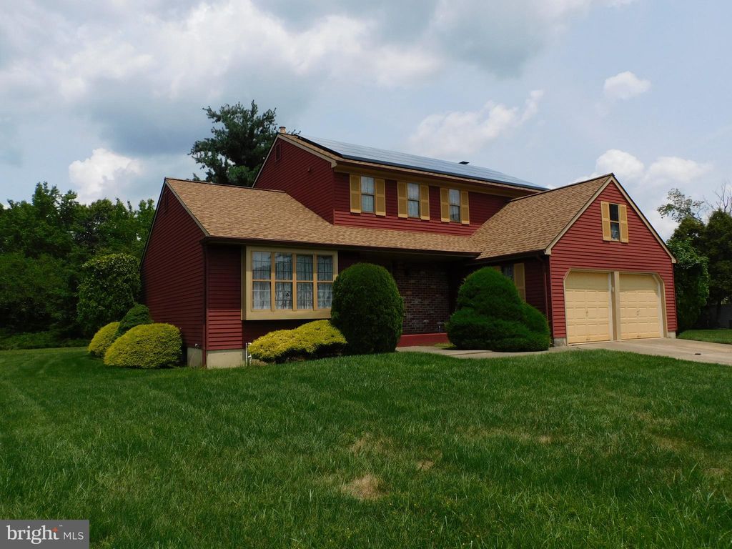 5 Chandler Ln, Voorhees, NJ 08043