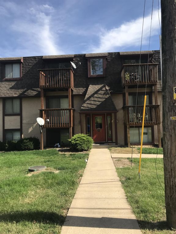 920 N 2nd St #J, Leavenworth, KS 66048