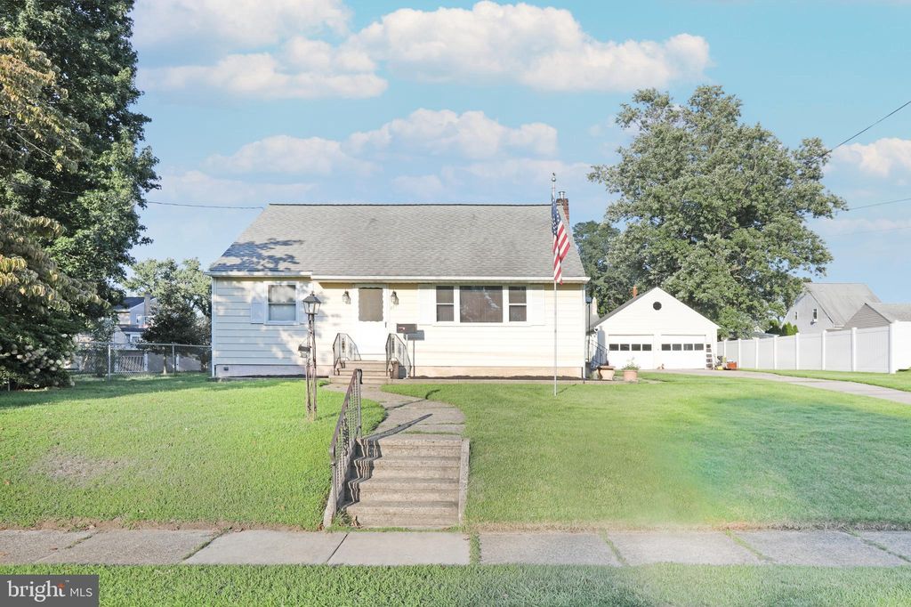 870 Rambler Ave, Runnemede, NJ 08078