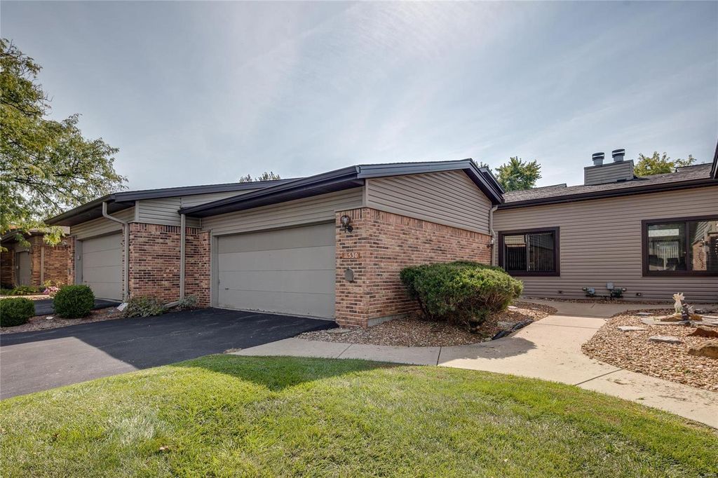 11530 Sandy View Dr, Saint Louis, MO 63146