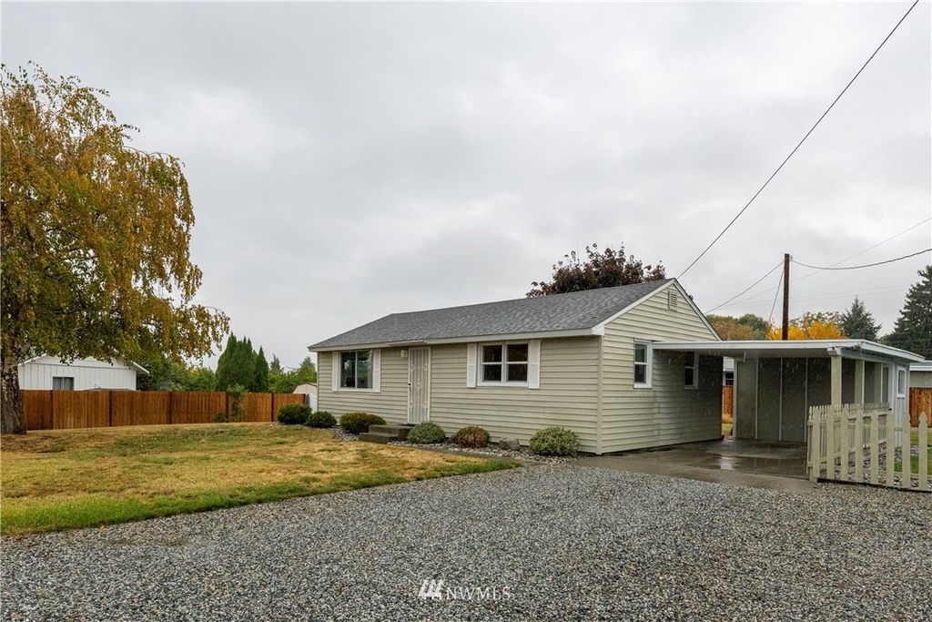 1807 Glen St NE, East Wenatchee, WA 98802