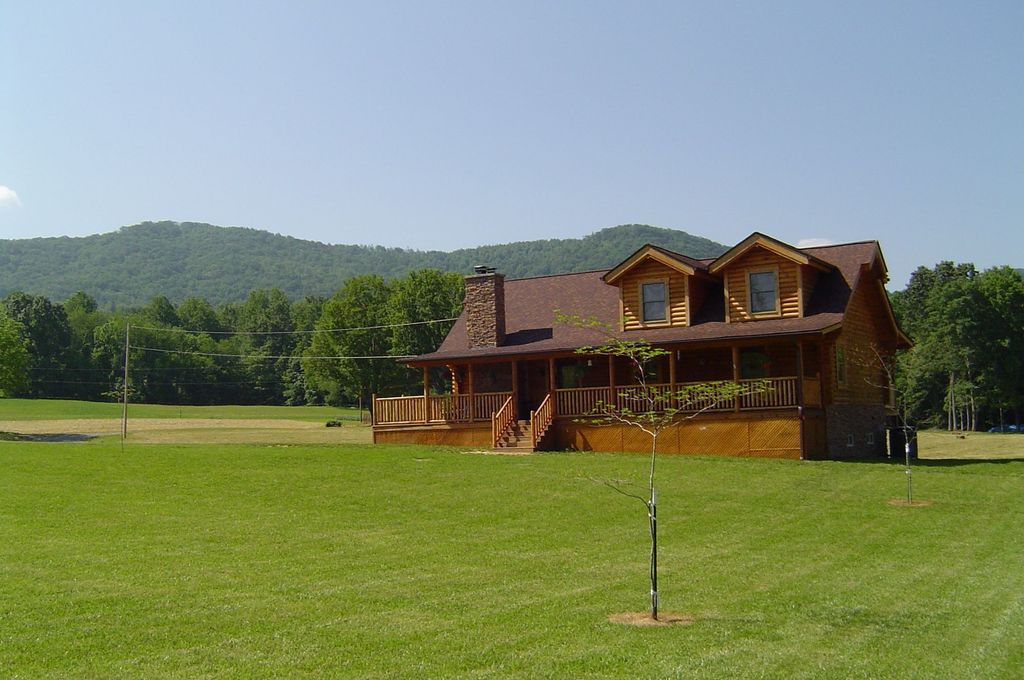 184 Denton Valley Rd, Bristol, TN 3 Bed, 3 Bath SingleFamily Home