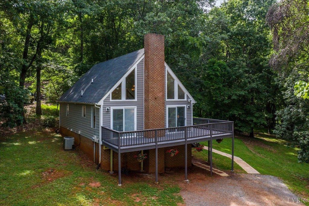 109 Fox Hollow Rd, Lynchburg, VA 24503