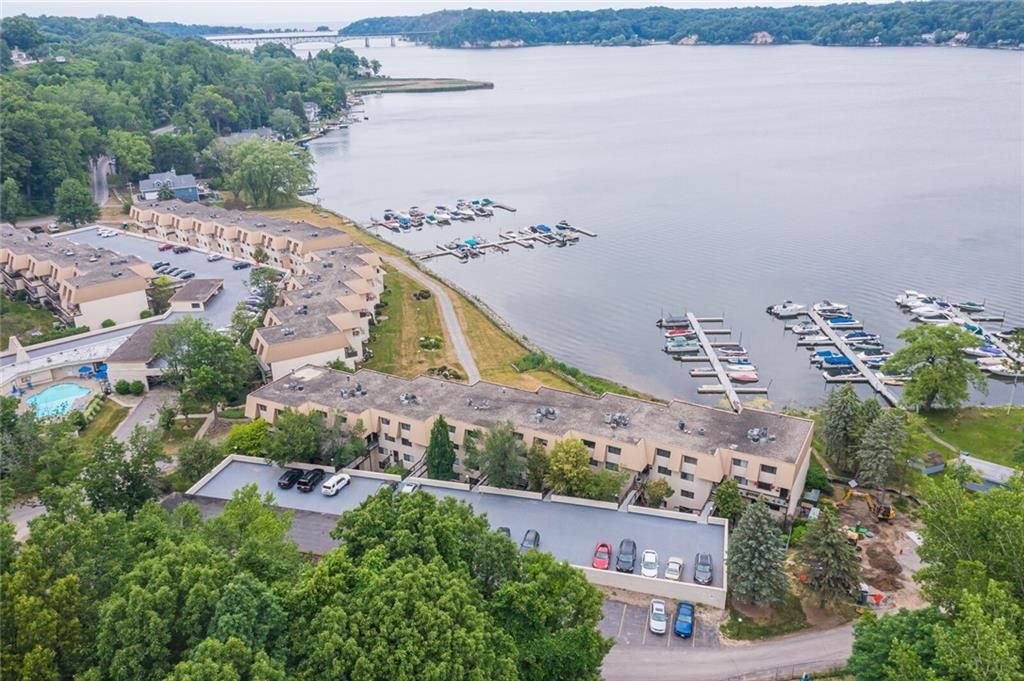 459 Bay Village Dr, Rochester, NY 14609