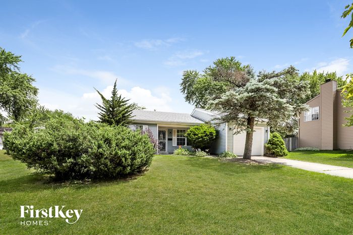 1255 Foxcroft Dr, Aurora, IL 60506
