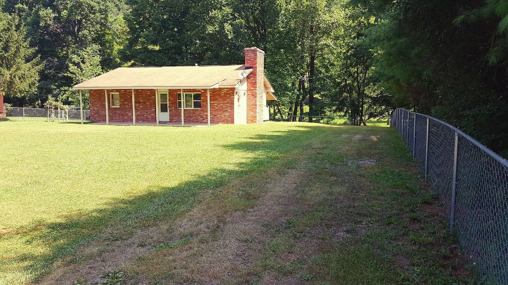 204 Cool Valley Ln, Covington, VA 24426