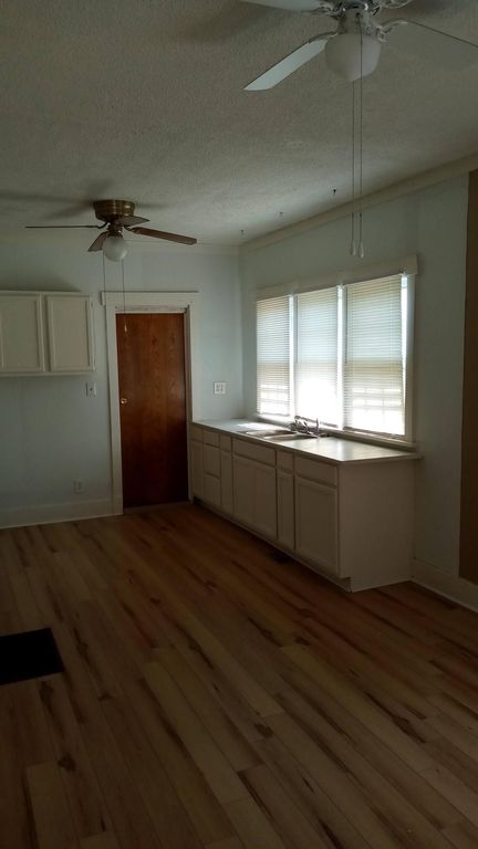 640 S Leonine St, Wichita, KS 67213