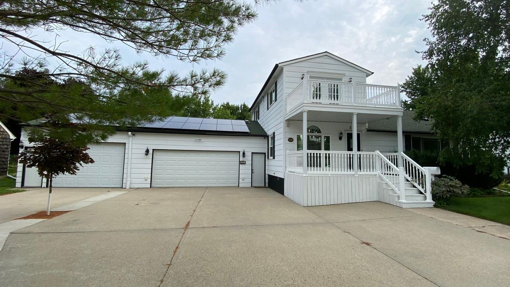 221 Hagge St, Worthington, MN 56187