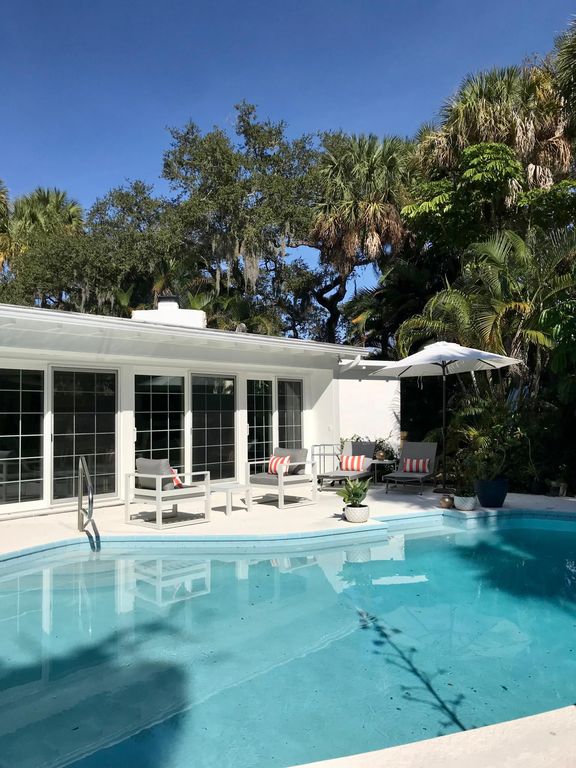 730 Bougainvillea Ln, Vero Beach, FL 32963
