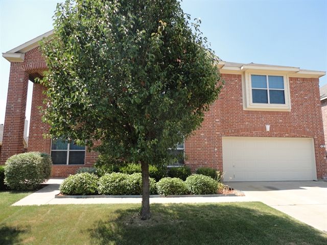 2319 Merlin Dr, Grand Prairie, TX 75052