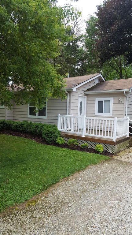 120 Lakewood Dr, Oakwood Hills, IL 60013