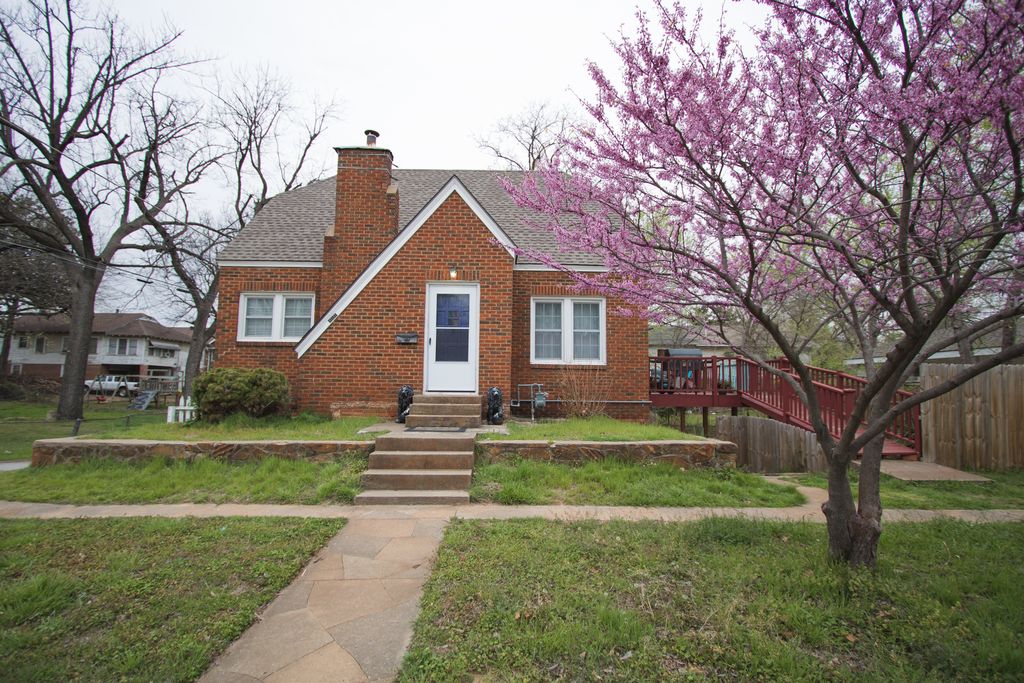 111 E 7th St, Sand Springs, OK 4 Bed, 3 Bath SingleFamily Home 97