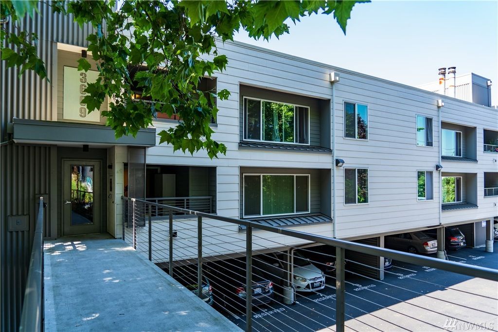 3609 14th Ave W #204, Seattle, WA 98119