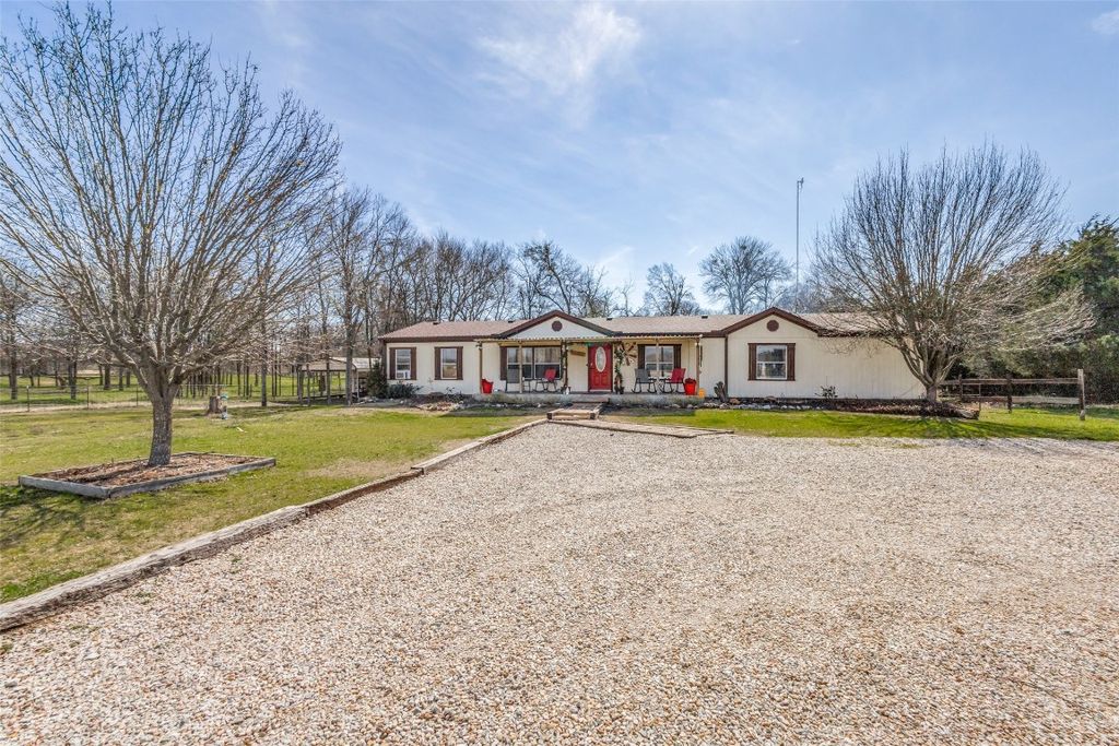 819 Rs County Road 1460, Point, TX 75472