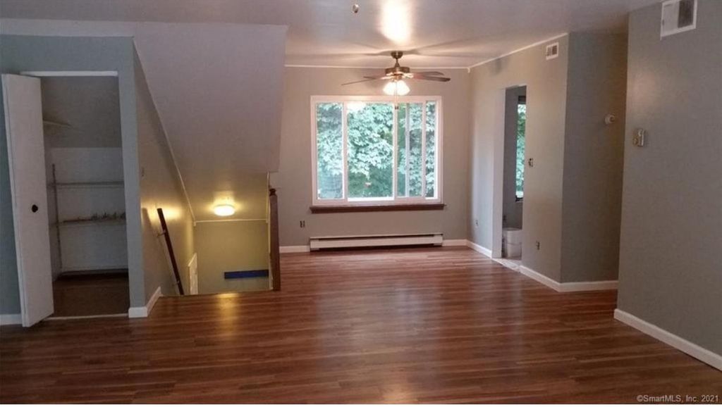 32 Candlewood Dr, South Windsor, CT 06074