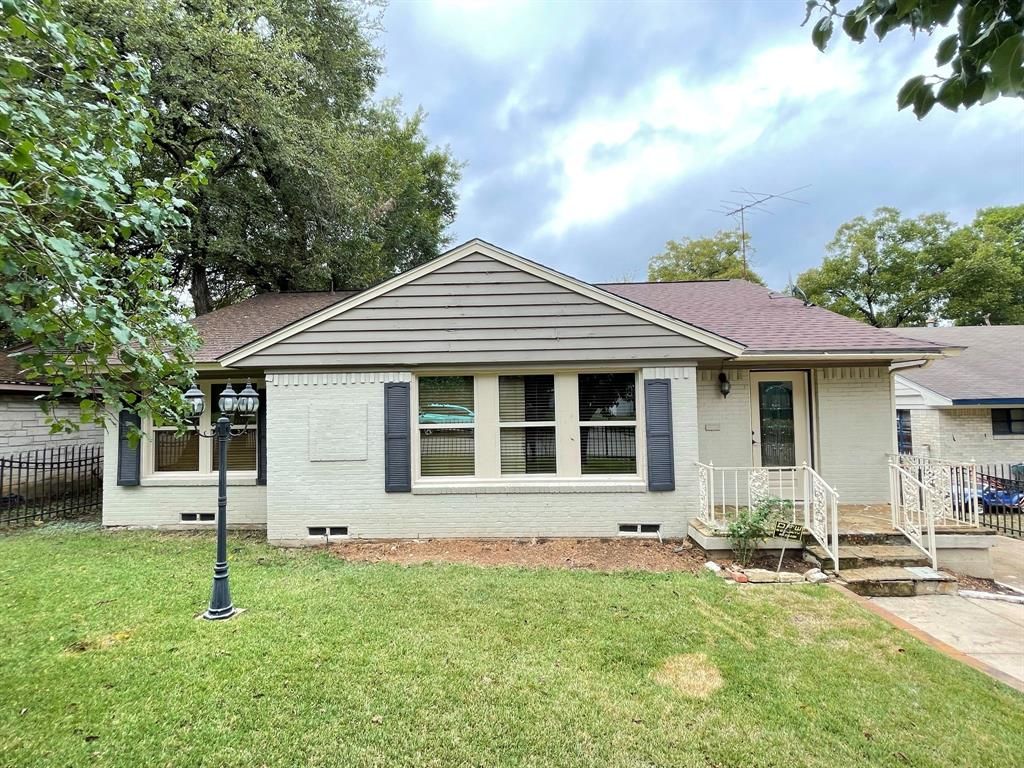 1523 Arizona Ave, Dallas, TX 75216