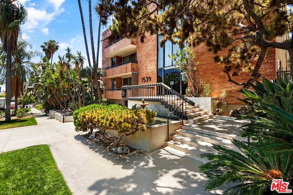 1539 N Laurel Ave, Los Angeles, CA 90046
